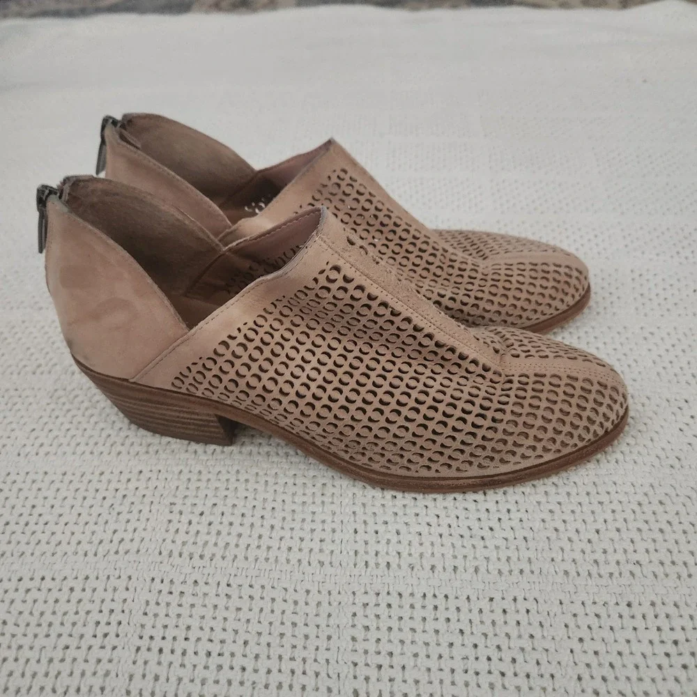 Vince Camuto Tan Perforated Leather Ankle Booties Back‎ Zip Low Heel Size 7M